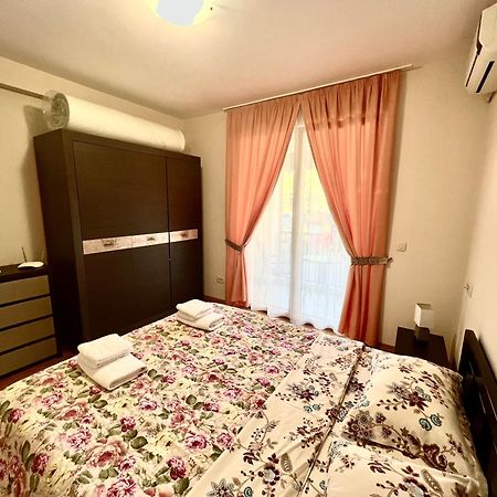 Apartments Nirgilija Tivat Exterior foto