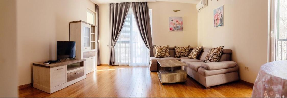 Apartments Nirgilija Tivat Exterior foto